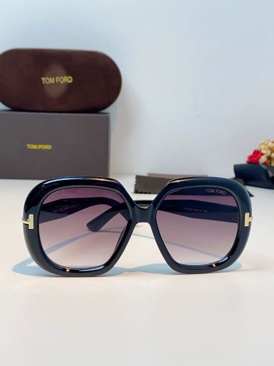 Tom Ford Sunglasses: Real-Life Shots — Gradient Purple Lenses main image 6